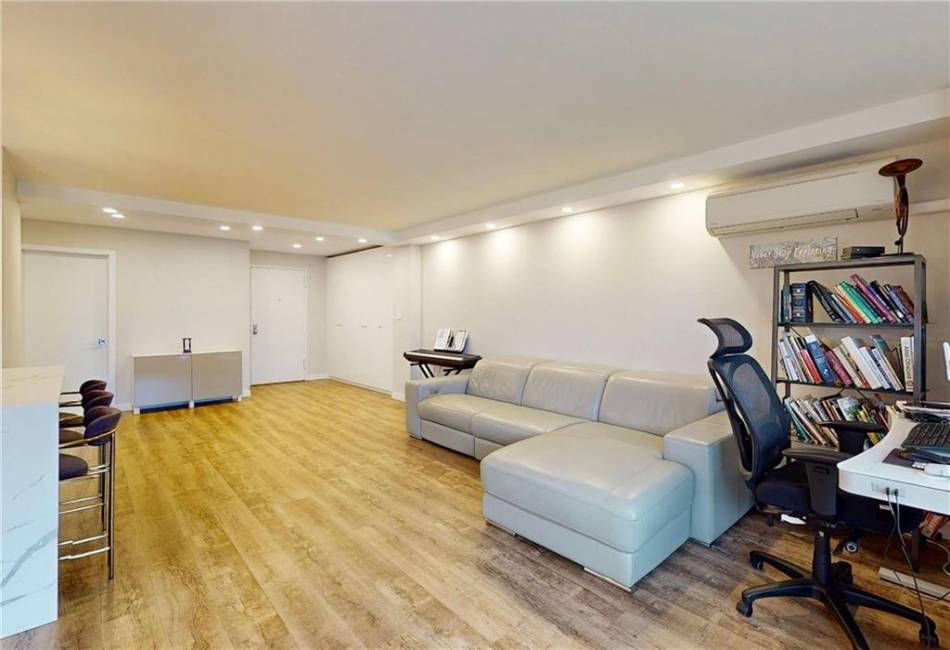 1311 Brightwater Avenue, Brooklyn, New York 11235, 2 Bedrooms Bedrooms, ,2 BathroomsBathrooms,Residential,For Sale,Brightwater,492494