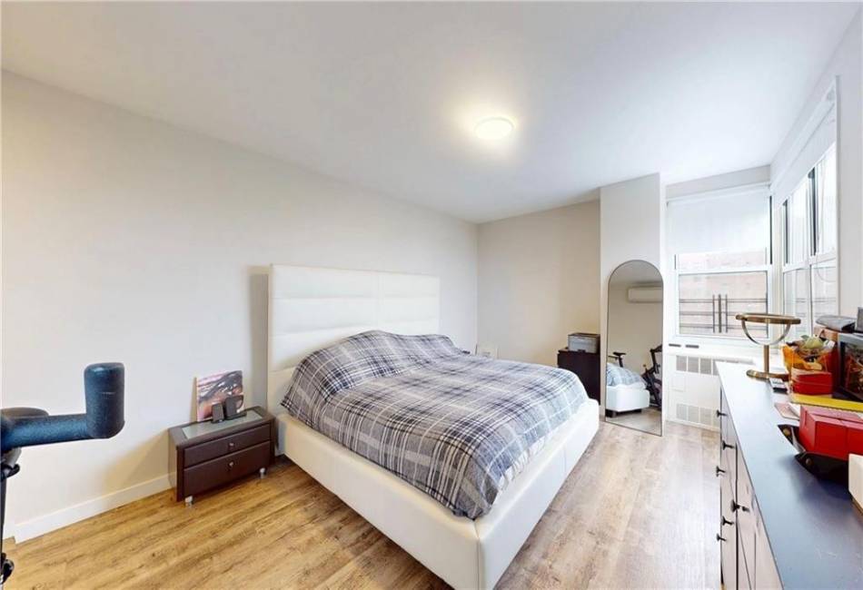 1311 Brightwater Avenue, Brooklyn, New York 11235, 2 Bedrooms Bedrooms, ,2 BathroomsBathrooms,Residential,For Sale,Brightwater,492494