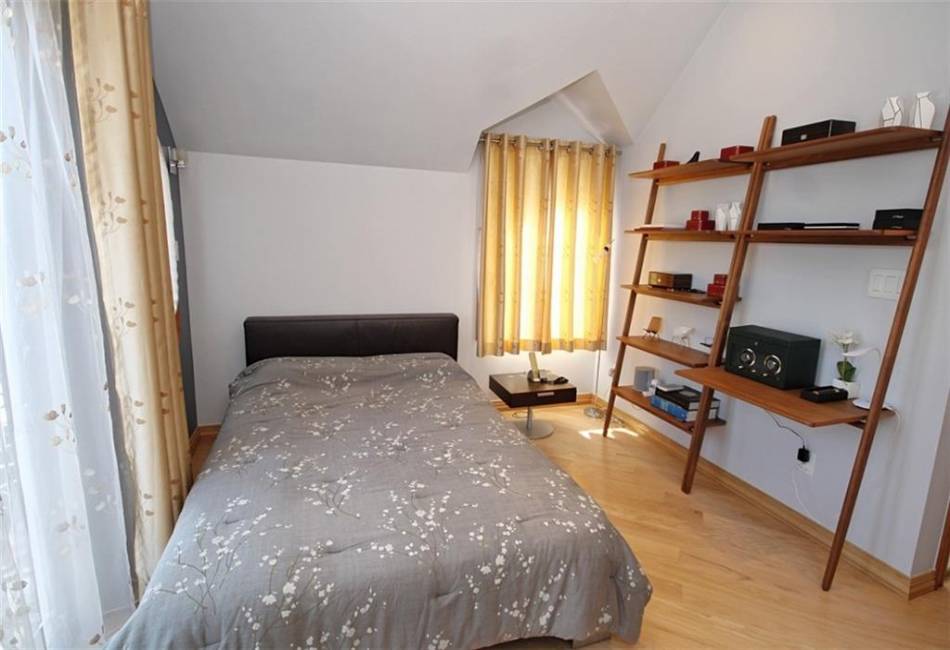 164 Oxford Street, Brooklyn, New York 11235, 3 Bedrooms Bedrooms, ,4 BathroomsBathrooms,Residential,For Sale,Oxford,492496