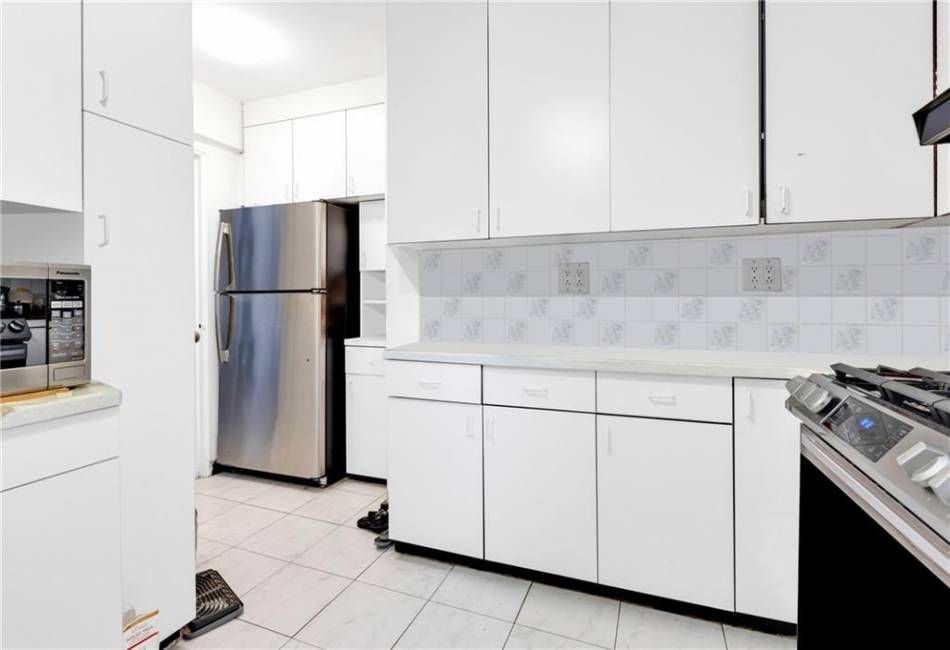 2580 Ocean Parkway, Brooklyn, New York 11235, 2 Bedrooms Bedrooms, ,1 BathroomBathrooms,Residential,For Sale,Ocean,492514