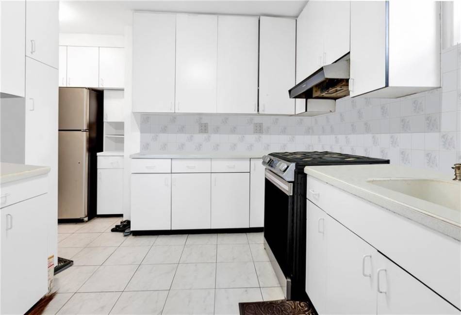 2580 Ocean Parkway, Brooklyn, New York 11235, 2 Bedrooms Bedrooms, ,1 BathroomBathrooms,Residential,For Sale,Ocean,492514