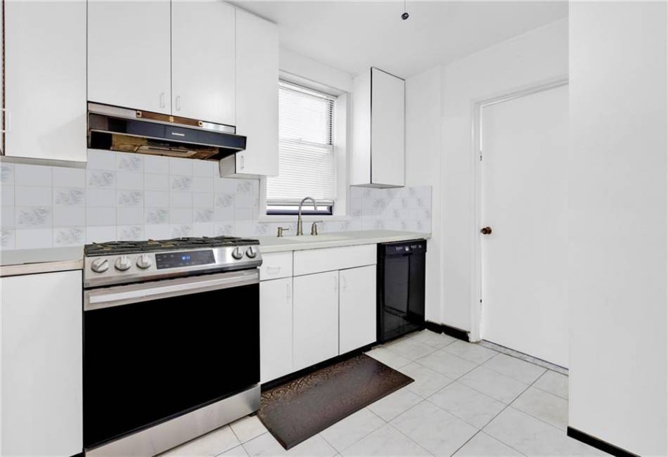 2580 Ocean Parkway, Brooklyn, New York 11235, 2 Bedrooms Bedrooms, ,1 BathroomBathrooms,Residential,For Sale,Ocean,492514