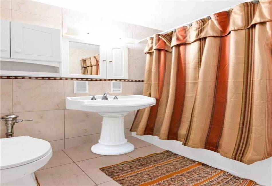 2580 Ocean Parkway, Brooklyn, New York 11235, 2 Bedrooms Bedrooms, ,1 BathroomBathrooms,Residential,For Sale,Ocean,492514