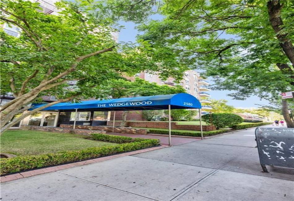 2580 Ocean Parkway, Brooklyn, New York 11235, 2 Bedrooms Bedrooms, ,1 BathroomBathrooms,Residential,For Sale,Ocean,492514