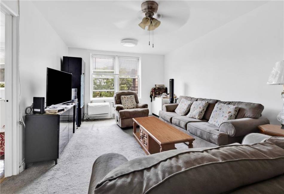 2580 Ocean Parkway, Brooklyn, New York 11235, 2 Bedrooms Bedrooms, ,1 BathroomBathrooms,Residential,For Sale,Ocean,492514