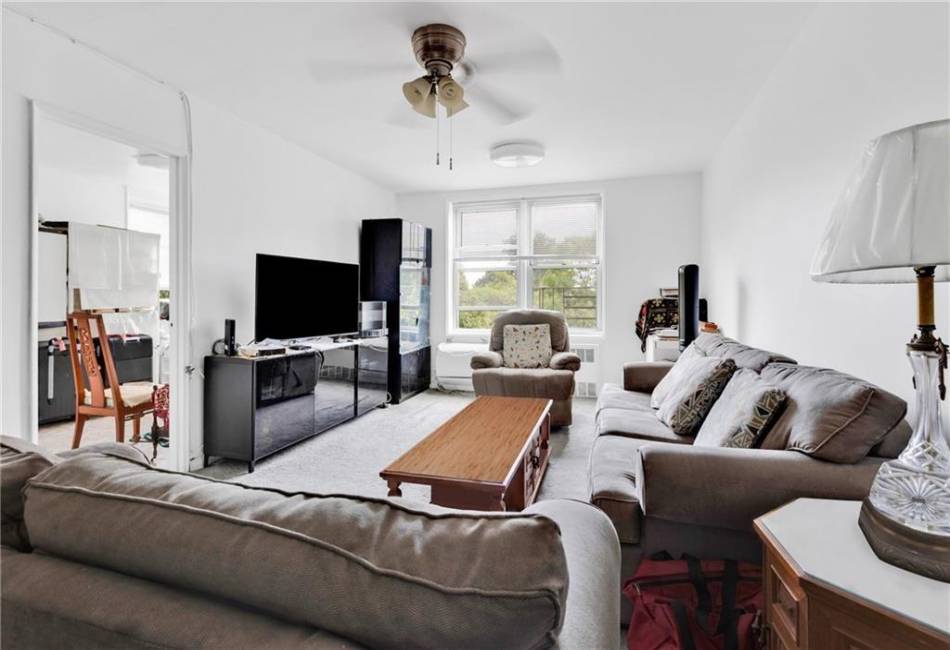 2580 Ocean Parkway, Brooklyn, New York 11235, 2 Bedrooms Bedrooms, ,1 BathroomBathrooms,Residential,For Sale,Ocean,492514
