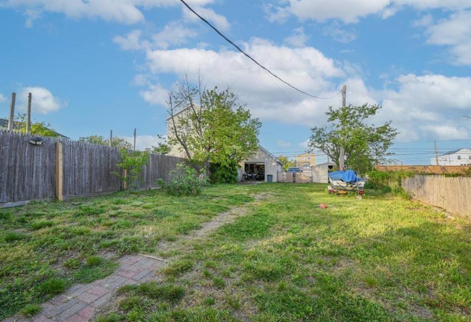 331 Cross Bay Boulevard, Broad Channel, New York 116393, 2 Bedrooms Bedrooms, ,2 BathroomsBathrooms,Residential,For Sale,Cross Bay,492335