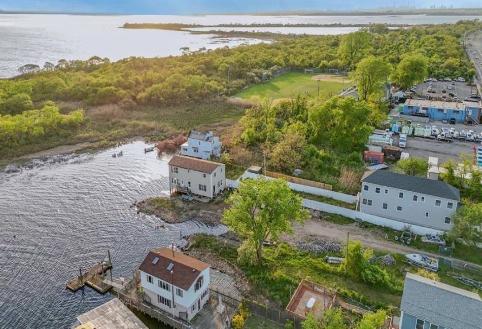 331 Cross Bay Boulevard, Broad Channel, New York 116393, 2 Bedrooms Bedrooms, ,2 BathroomsBathrooms,Residential,For Sale,Cross Bay,492335