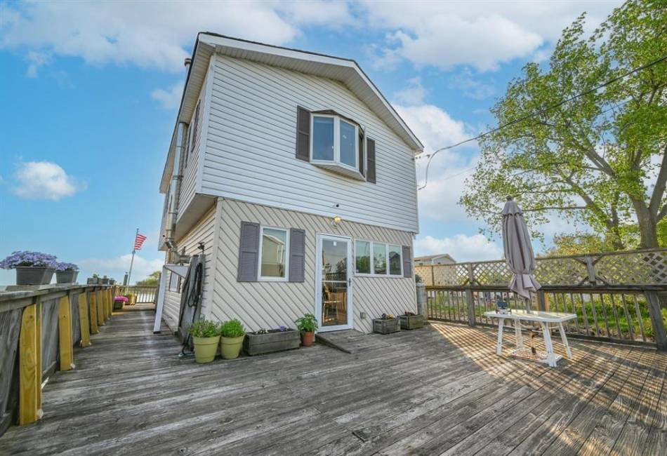331 Cross Bay Boulevard, Broad Channel, New York 116393, 2 Bedrooms Bedrooms, ,2 BathroomsBathrooms,Residential,For Sale,Cross Bay,492335