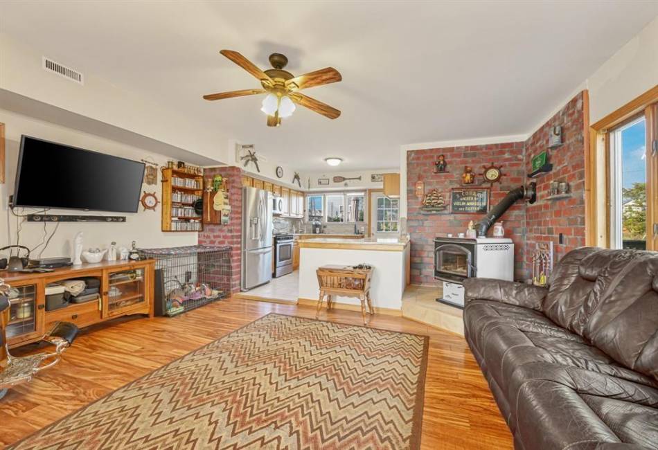 331 Cross Bay Boulevard, Broad Channel, New York 116393, 2 Bedrooms Bedrooms, ,2 BathroomsBathrooms,Residential,For Sale,Cross Bay,492335