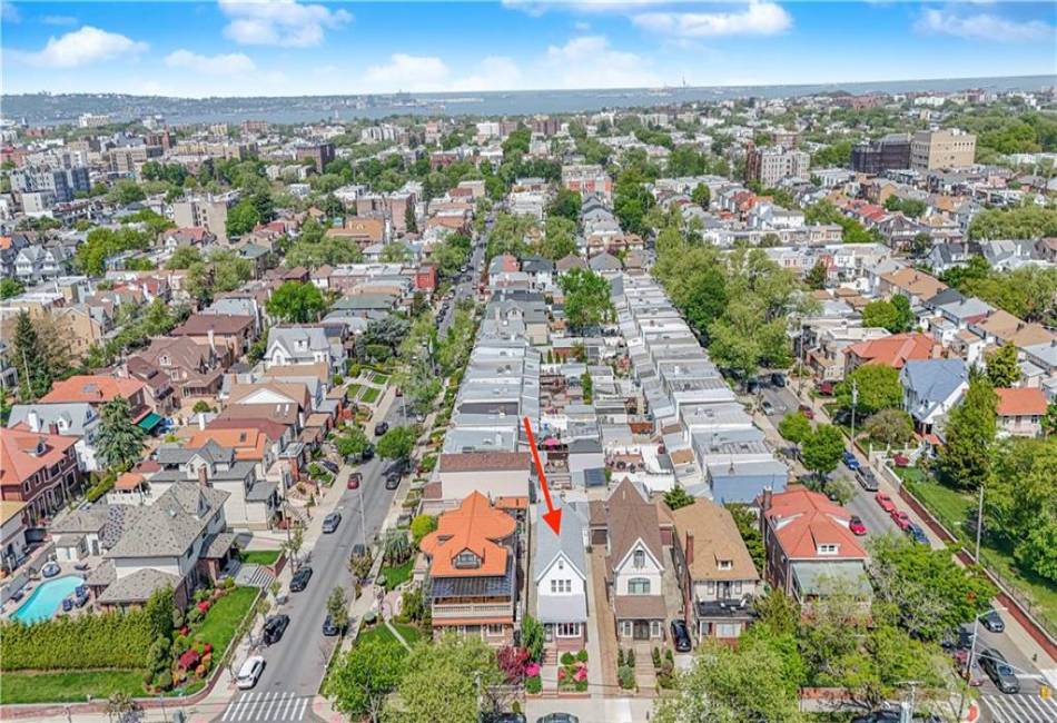 8116 11th Avenue, Brooklyn, New York 11228, 4 Bedrooms Bedrooms, ,3 BathroomsBathrooms,Residential,For Sale,11th,492374