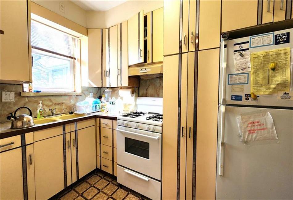 4400 Bedford Avenue, Brooklyn, New York 11229, 2 Bedrooms Bedrooms, ,3 BathroomsBathrooms,Residential,For Sale,Bedford,488856
