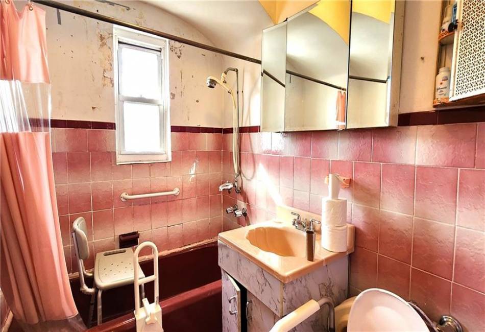4400 Bedford Avenue, Brooklyn, New York 11229, 2 Bedrooms Bedrooms, ,3 BathroomsBathrooms,Residential,For Sale,Bedford,488856