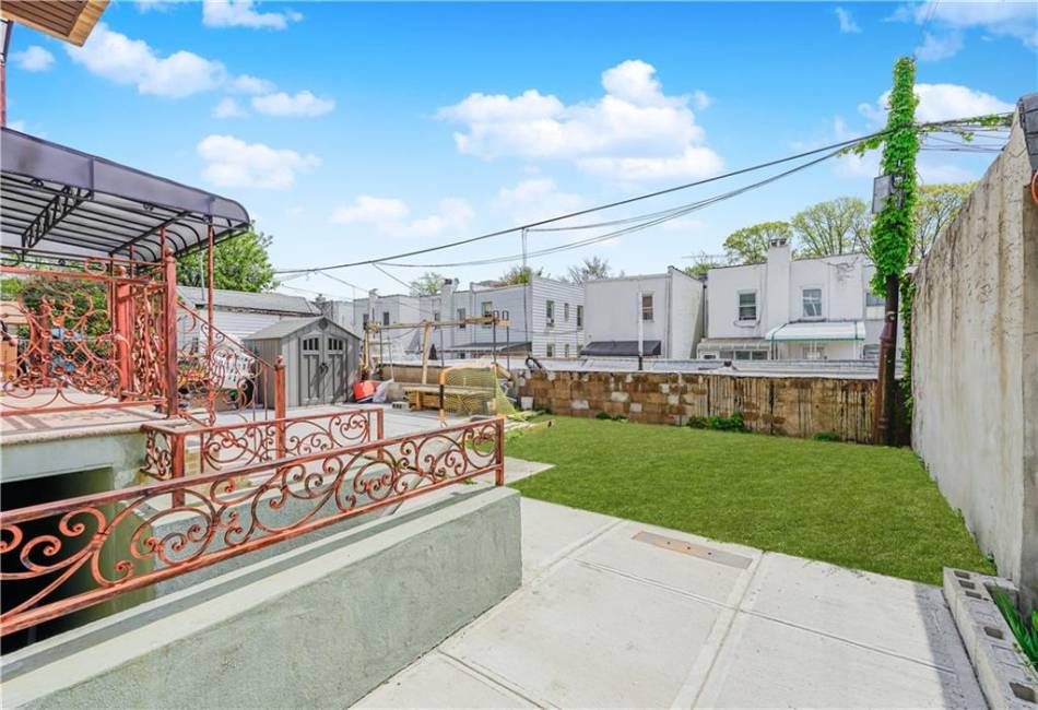 205 Dahlgren Place, Brooklyn, New York 11228, 6 Bedrooms Bedrooms, ,5 BathroomsBathrooms,Residential,For Sale,Dahlgren,492533
