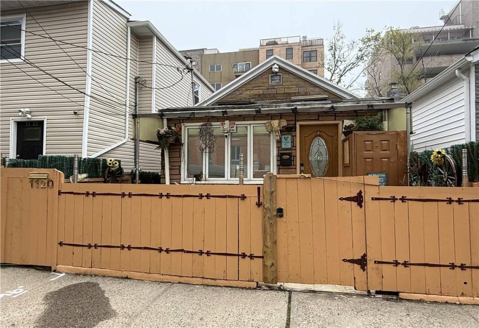 1120 Banner Avenue, Brooklyn, New York 11235, 2 Bedrooms Bedrooms, ,2 BathroomsBathrooms,Residential,For Sale,Banner,492534