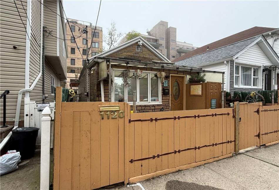 1120 Banner Avenue, Brooklyn, New York 11235, 2 Bedrooms Bedrooms, ,2 BathroomsBathrooms,Residential,For Sale,Banner,492534