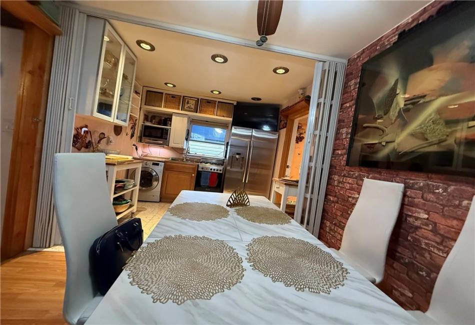 1120 Banner Avenue, Brooklyn, New York 11235, 2 Bedrooms Bedrooms, ,2 BathroomsBathrooms,Residential,For Sale,Banner,492534