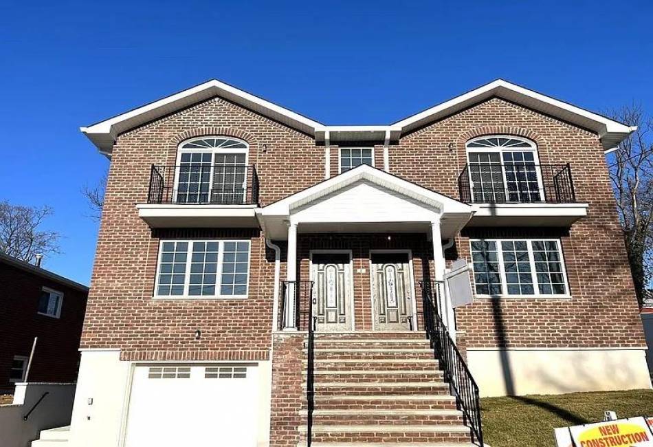 37 Creston Place, Staten Island, New York 10304, 3 Bedrooms Bedrooms, ,2 BathroomsBathrooms,Rental,For Sale,Creston,492537