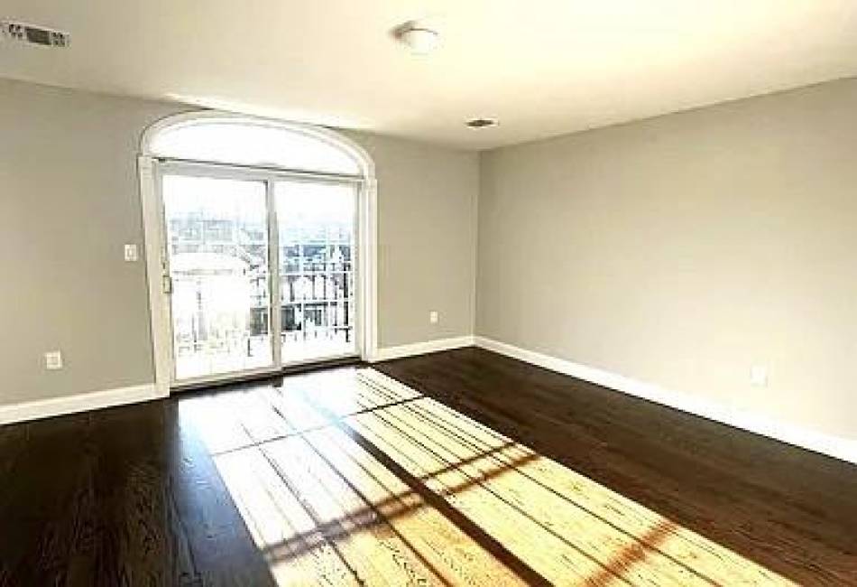 37 Creston Place, Staten Island, New York 10304, 3 Bedrooms Bedrooms, ,2 BathroomsBathrooms,Rental,For Sale,Creston,492537