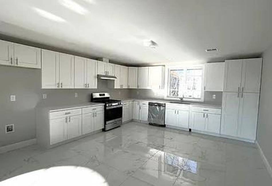 37 Creston Place, Staten Island, New York 10304, 3 Bedrooms Bedrooms, ,2 BathroomsBathrooms,Rental,For Sale,Creston,492537