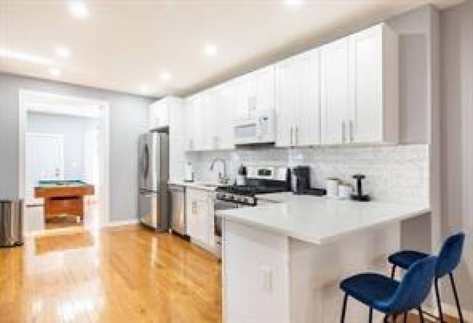 107 Utica Avenue, Brooklyn, New York 11213, 5 Bedrooms Bedrooms, ,5 BathroomsBathrooms,Residential,For Sale,Utica,492543