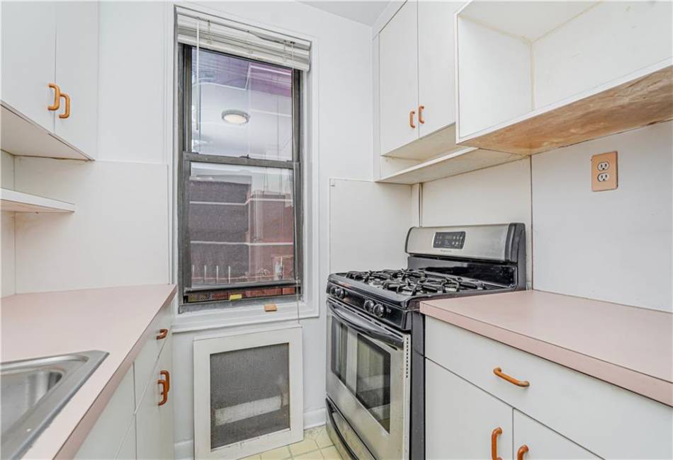 3101 Ocean Parkway, Brooklyn, New York 11235, 1 Bedroom Bedrooms, ,1 BathroomBathrooms,Residential,For Sale,Ocean,492544