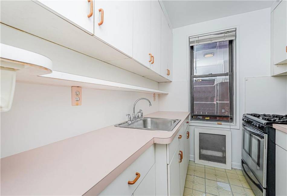 3101 Ocean Parkway, Brooklyn, New York 11235, 1 Bedroom Bedrooms, ,1 BathroomBathrooms,Residential,For Sale,Ocean,492544