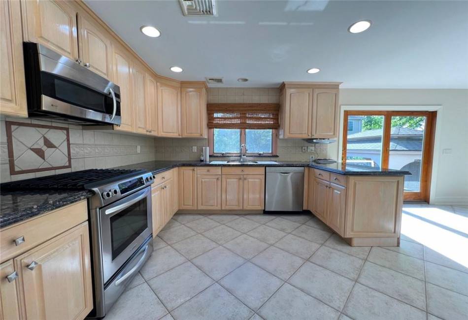 526 Yetman Avenue, Staten Island, New York 10307, 4 Bedrooms Bedrooms, ,4 BathroomsBathrooms,Residential,For Sale,Yetman,492491