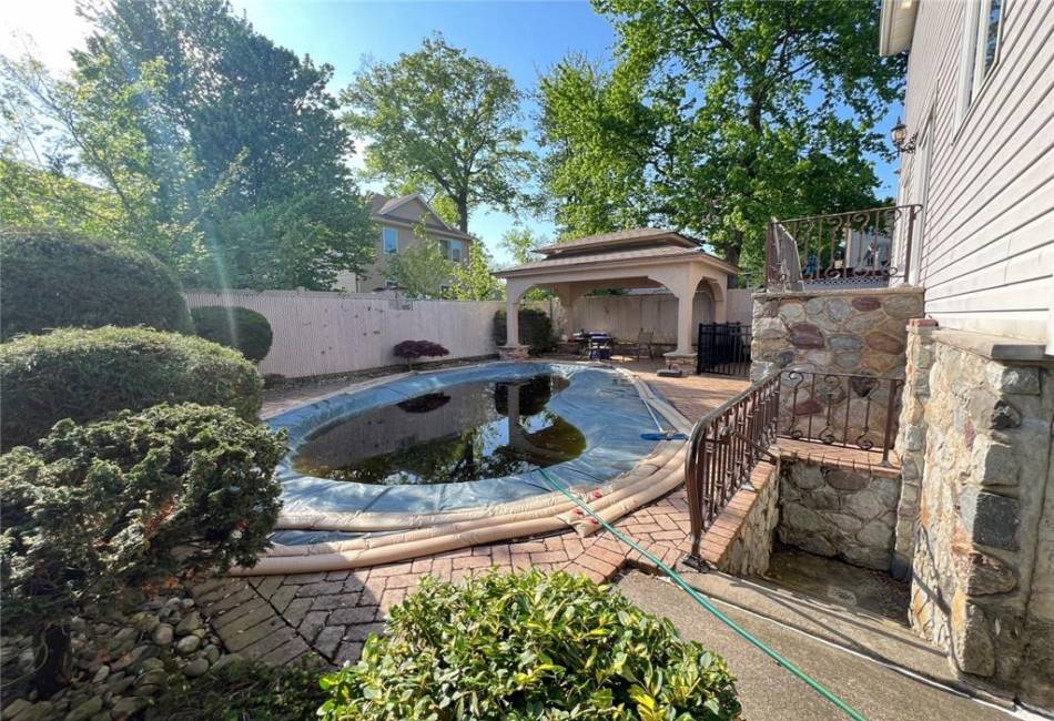 526 Yetman Avenue, Staten Island, New York 10307, 4 Bedrooms Bedrooms, ,4 BathroomsBathrooms,Residential,For Sale,Yetman,492491