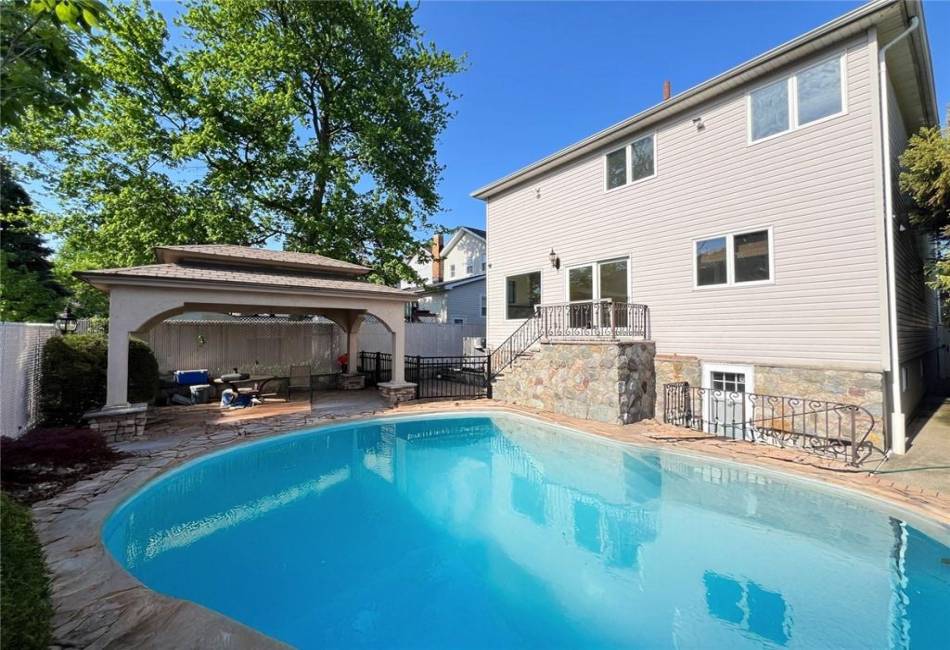 526 Yetman Avenue, Staten Island, New York 10307, 4 Bedrooms Bedrooms, ,4 BathroomsBathrooms,Residential,For Sale,Yetman,492491