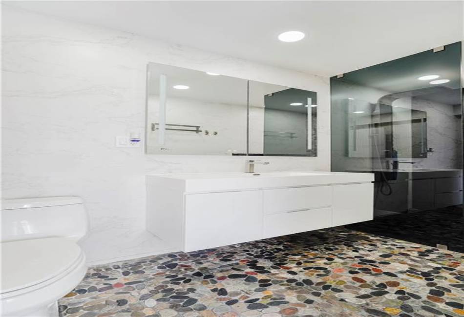 2546 13th Street, Brooklyn, New York 11235, 2 Bedrooms Bedrooms, ,1 BathroomBathrooms,Residential,For Sale,13th,492548