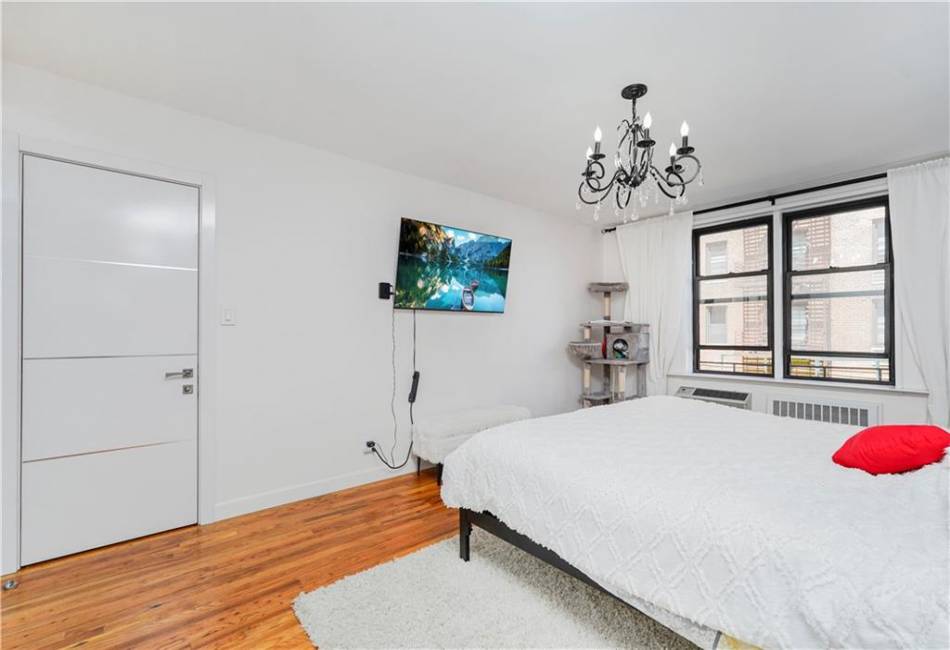 2546 13th Street, Brooklyn, New York 11235, 2 Bedrooms Bedrooms, ,1 BathroomBathrooms,Residential,For Sale,13th,492548