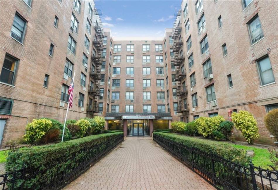 2546 13th Street, Brooklyn, New York 11235, 2 Bedrooms Bedrooms, ,1 BathroomBathrooms,Residential,For Sale,13th,492548