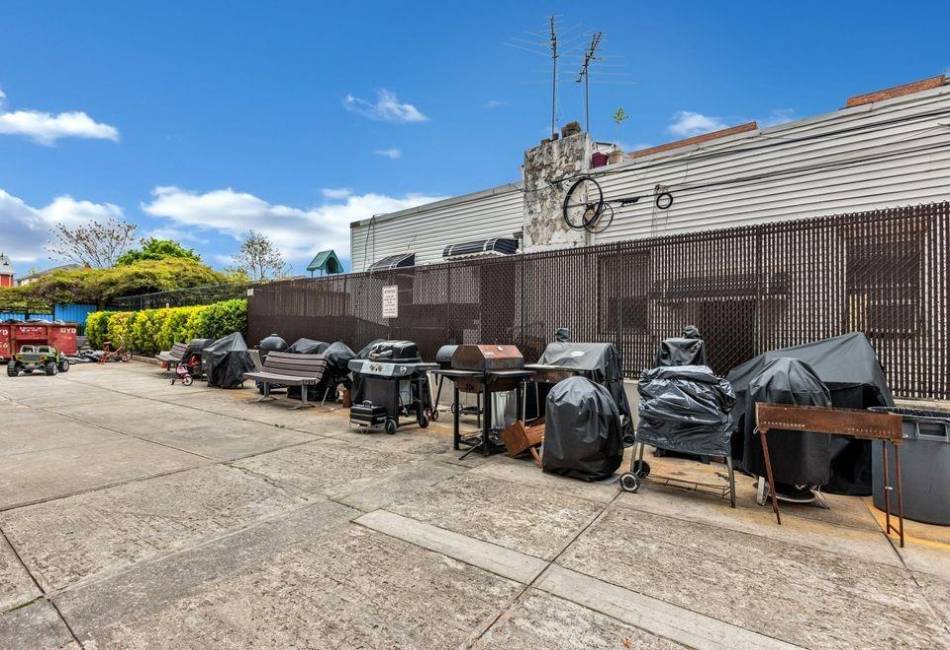 2546 13th Street, Brooklyn, New York 11235, 2 Bedrooms Bedrooms, ,1 BathroomBathrooms,Residential,For Sale,13th,492548