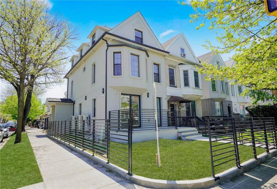 728 Avenue P, Brooklyn, New York 11223, 6 Bedrooms Bedrooms, ,6 BathroomsBathrooms,Residential,For Sale,Avenue P,492342