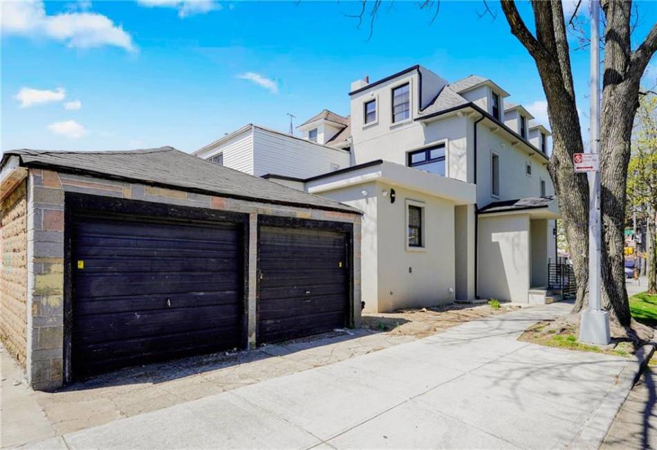 728 Avenue P, Brooklyn, New York 11223, 6 Bedrooms Bedrooms, ,6 BathroomsBathrooms,Residential,For Sale,Avenue P,492342