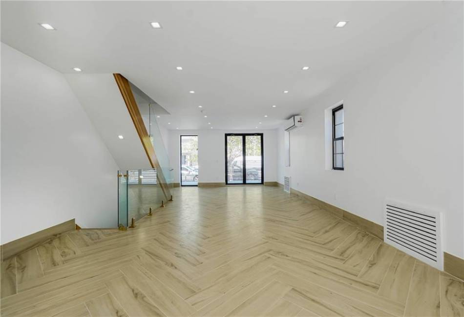 728 Avenue P, Brooklyn, New York 11223, 6 Bedrooms Bedrooms, ,6 BathroomsBathrooms,Residential,For Sale,Avenue P,492342