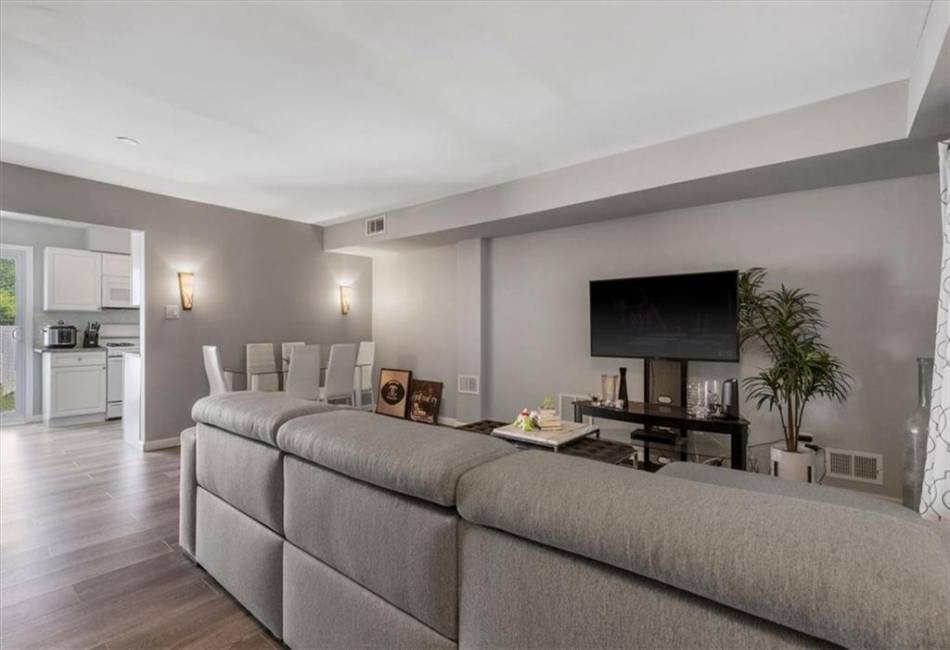 1942 Arthur Kill Road, Staten Island, New York 10312, 2 Bedrooms Bedrooms, ,2 BathroomsBathrooms,Residential,For Sale,Arthur Kill,492539