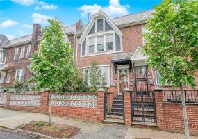 138 Wakeman Place, Brooklyn, New York 11220, 3 Bedrooms Bedrooms, ,2 BathroomsBathrooms,Residential,For Sale,Wakeman,492554