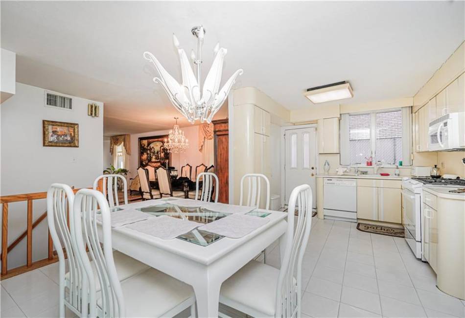167 Bay 32nd Street, Brooklyn, New York 11214, 8 Bedrooms Bedrooms, ,5 BathroomsBathrooms,Residential,For Sale,Bay 32nd,492556