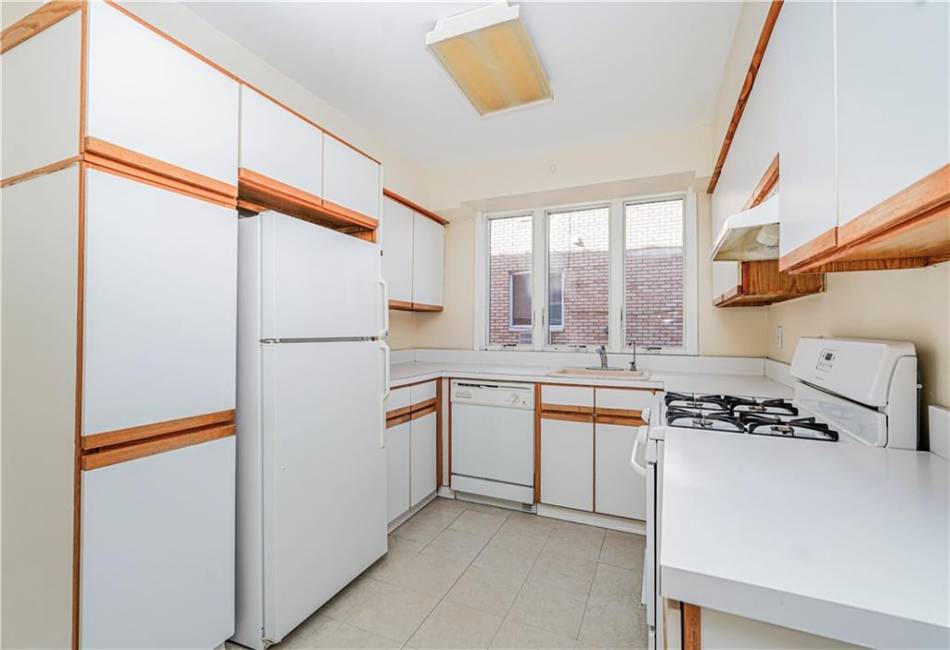 167 Bay 32nd Street, Brooklyn, New York 11214, 8 Bedrooms Bedrooms, ,5 BathroomsBathrooms,Residential,For Sale,Bay 32nd,492556
