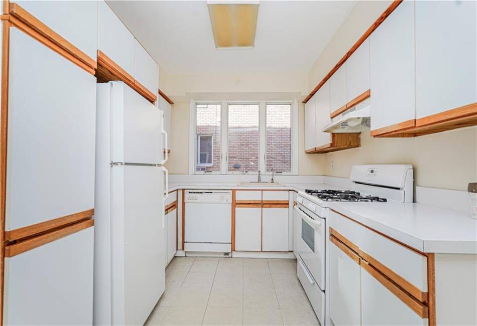 167 Bay 32nd Street, Brooklyn, New York 11214, 8 Bedrooms Bedrooms, ,5 BathroomsBathrooms,Residential,For Sale,Bay 32nd,492556