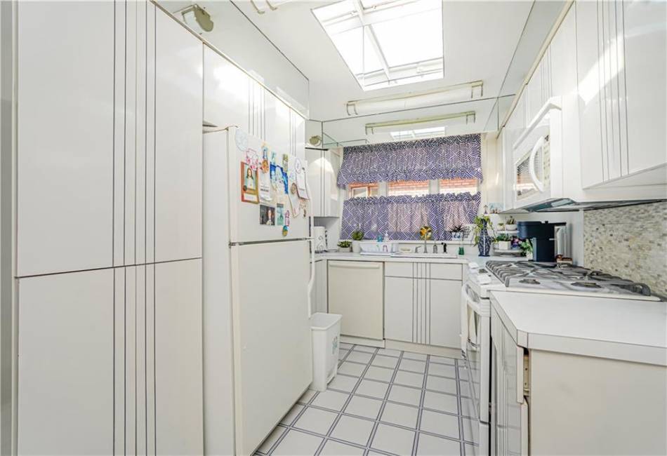 167 Bay 32nd Street, Brooklyn, New York 11214, 8 Bedrooms Bedrooms, ,5 BathroomsBathrooms,Residential,For Sale,Bay 32nd,492556