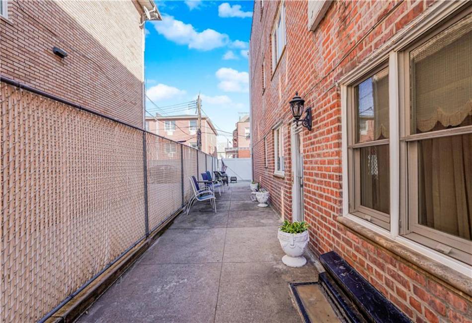 167 Bay 32nd Street, Brooklyn, New York 11214, 8 Bedrooms Bedrooms, ,5 BathroomsBathrooms,Residential,For Sale,Bay 32nd,492556
