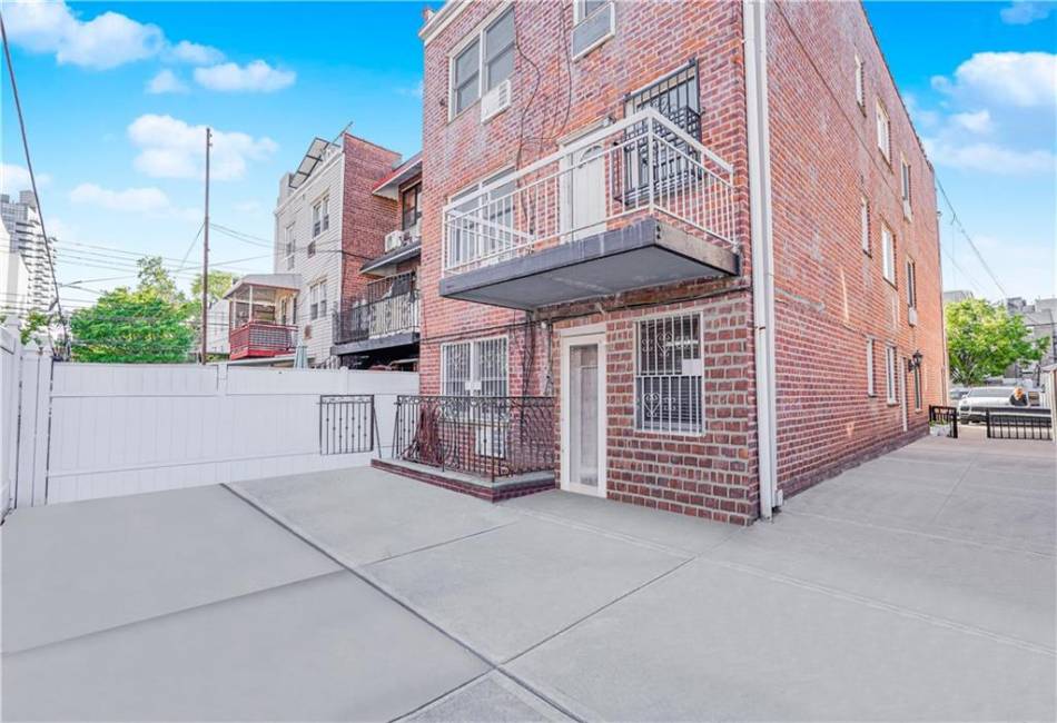167 Bay 32nd Street, Brooklyn, New York 11214, 8 Bedrooms Bedrooms, ,5 BathroomsBathrooms,Residential,For Sale,Bay 32nd,492556