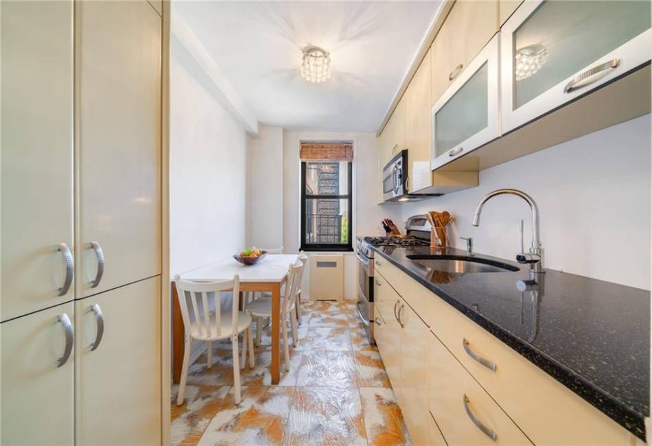 515 7th Street, Brooklyn, New York 11218, 1 Bedroom Bedrooms, ,1 BathroomBathrooms,Residential,For Sale,7th,492560