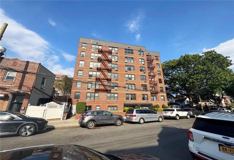 1075 Sheepshead Bay Road, Brooklyn, New York 11235, ,1 BathroomBathrooms,Residential,For Sale,Sheepshead Bay,492564