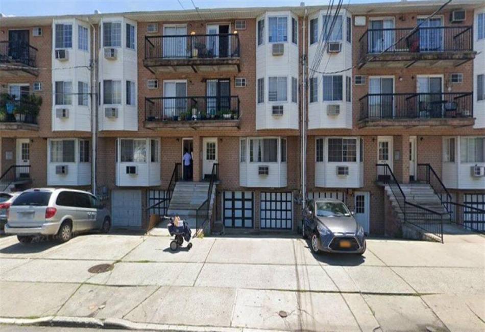 8614 Avenue L, Brooklyn, New York 11236, 2 Bedrooms Bedrooms, ,2 BathroomsBathrooms,Residential,For Sale,Avenue L,492576