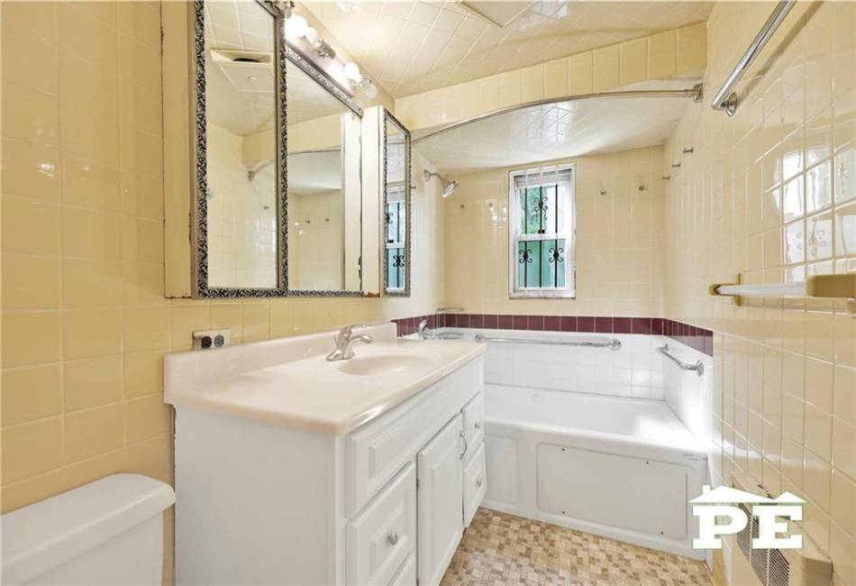 63-24 137th Street, Flushing, New York 11367, 3 Bedrooms Bedrooms, ,3 BathroomsBathrooms,Residential,For Sale,137th,492516