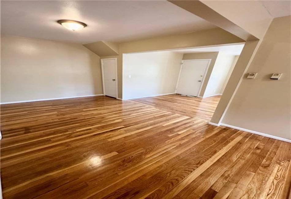 1923 Railroad Avenue, Staten Island, New York 10306, 2 Bedrooms Bedrooms, ,1 BathroomBathrooms,Rental,For Sale,Railroad,492580